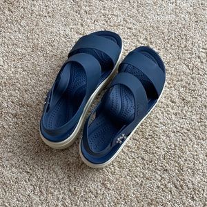 These adorable croc’s are casual and comfortable. Great for summer weddings!